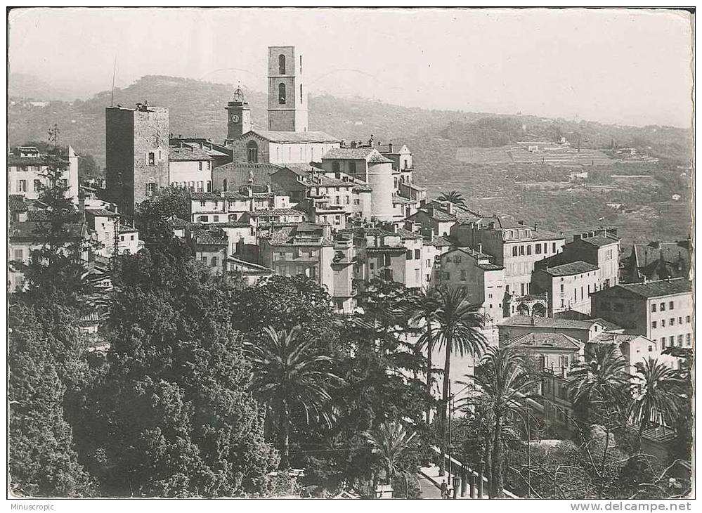 CPSM 06 - Grasse - Vue Sur L'ancienne Cathédrale Notre Dame Et La Tour Carrée De L'Hôtel De Ville - Grasse