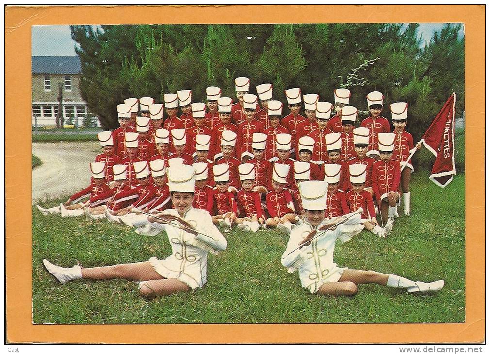 44   SAVENAY     MAJORETTES  DE  SAVENAY - Savenay