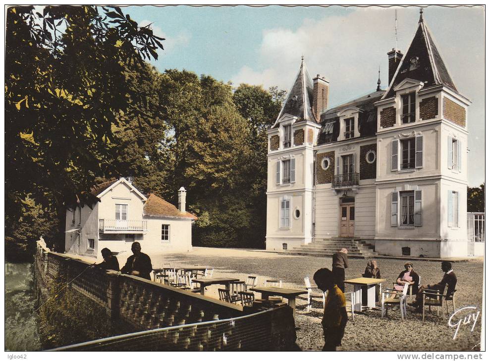 MENNECY - Les Bords De L'Essonnes Et Le Château Du Comité D'Entreprise De La R.N.U.R. - Mennecy
