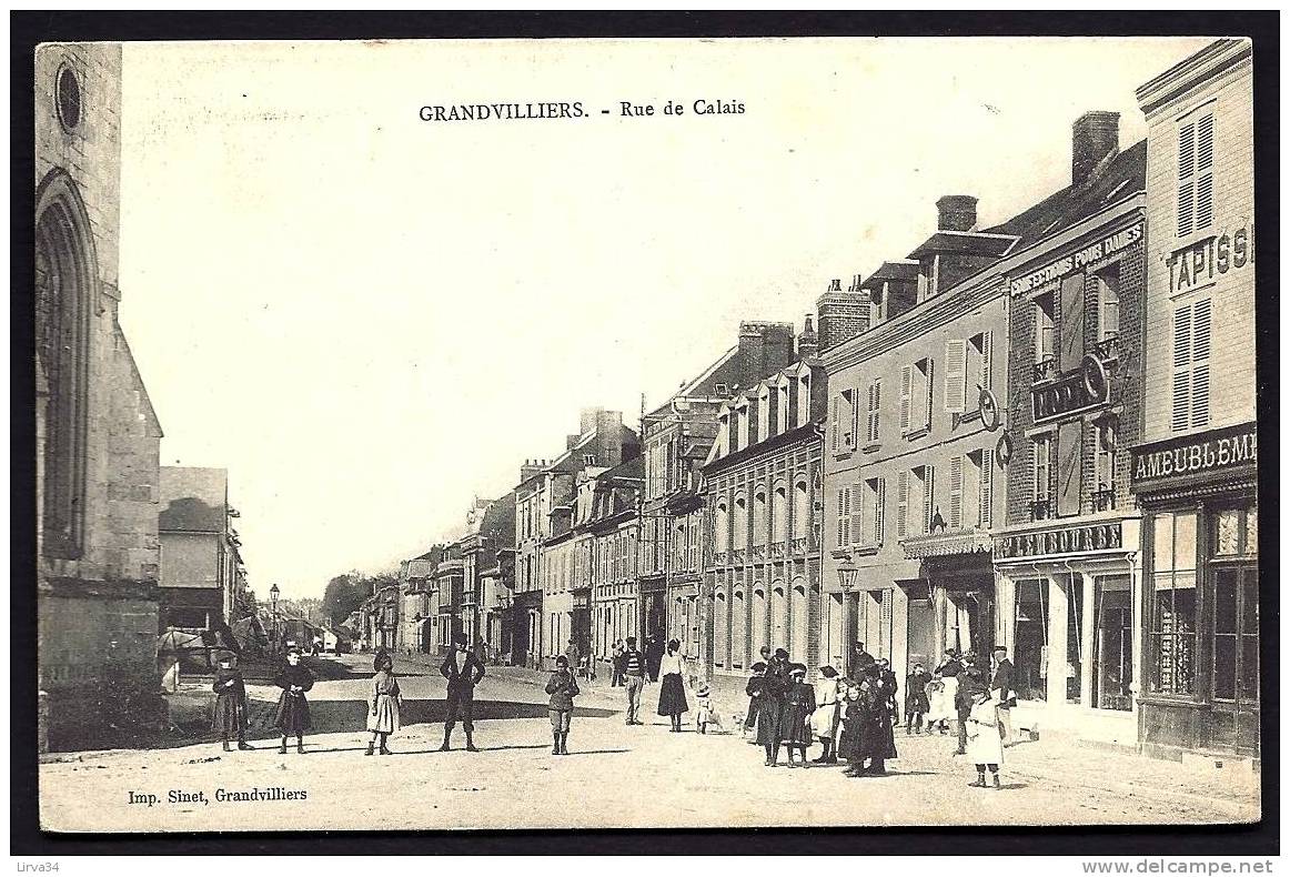 CPA  ANCIENNE- FRANCE- GRANDVILLIERS (60)- RUE DE CALAIS- AVEC BELLE ANIMATION GROS PLAN- COMMERCES- ENSEIGNES - Grandvilliers