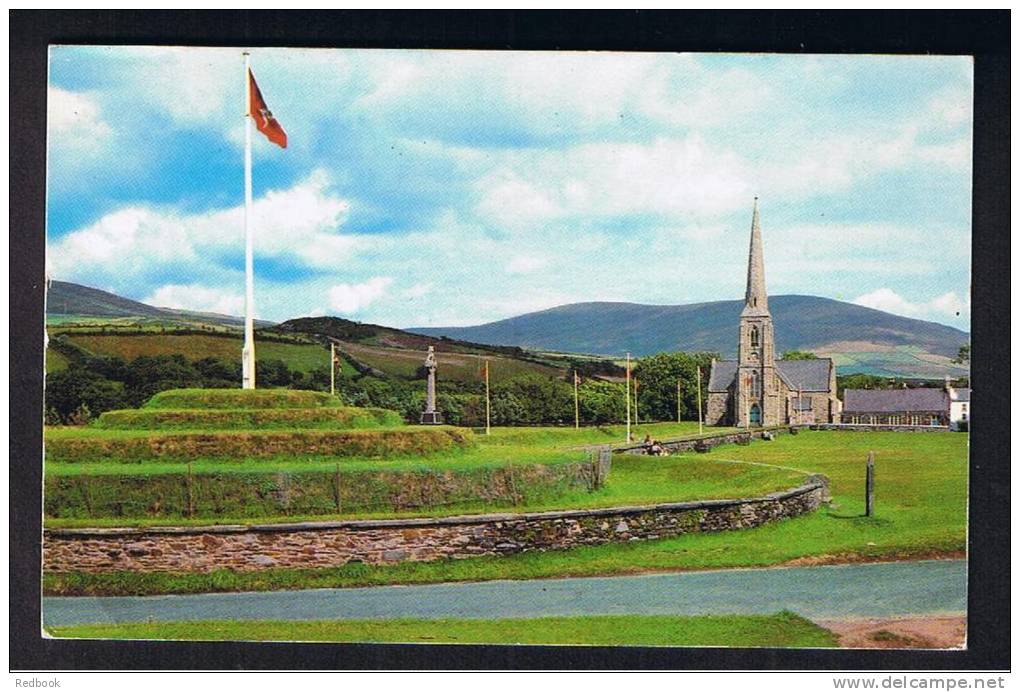 RB 765 - Postcard - Tynwald Hill &amp; St John's Church Near Peel - Isle Of Man - Isle Of Man