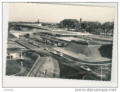 67  STRASBOURG LE CONPLEXE DOUANIER Voiture - Straatsburg