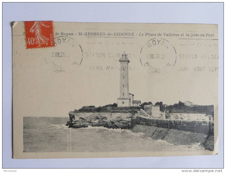 ST GEORGES DE DIDONNE - Le Phare De Vallières Et La Jetée Du Port. - Saint-Georges-de-Didonne