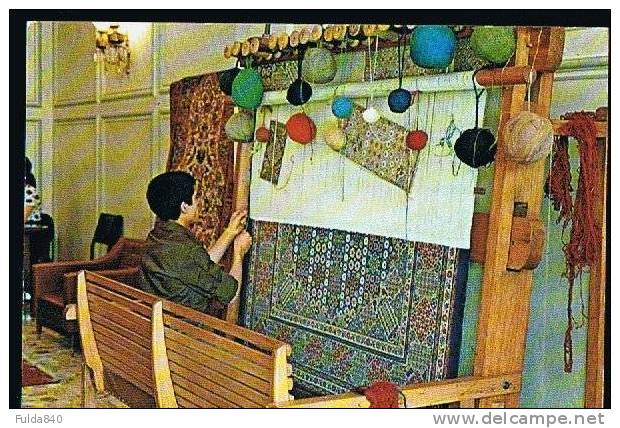 CPSM.     IRAN.    Carpet Weavings.. - Irán