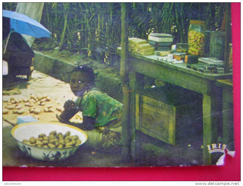 CPM-CONGO-BRAZZAVILLE SCENE DE MARCHE-ANIMEE  -PHOTO RECTO / VERSO- VOYAGEE-ATTENTION MAUVAIS ETAT - Brazzaville