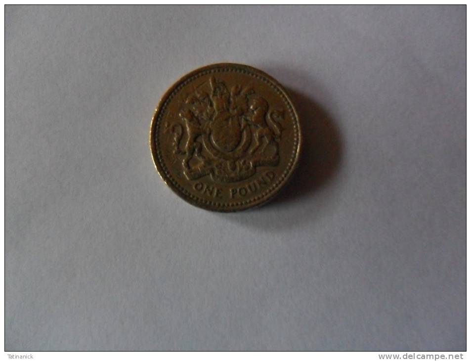 One Pound 1983 "royal Arms" - 1 Pound