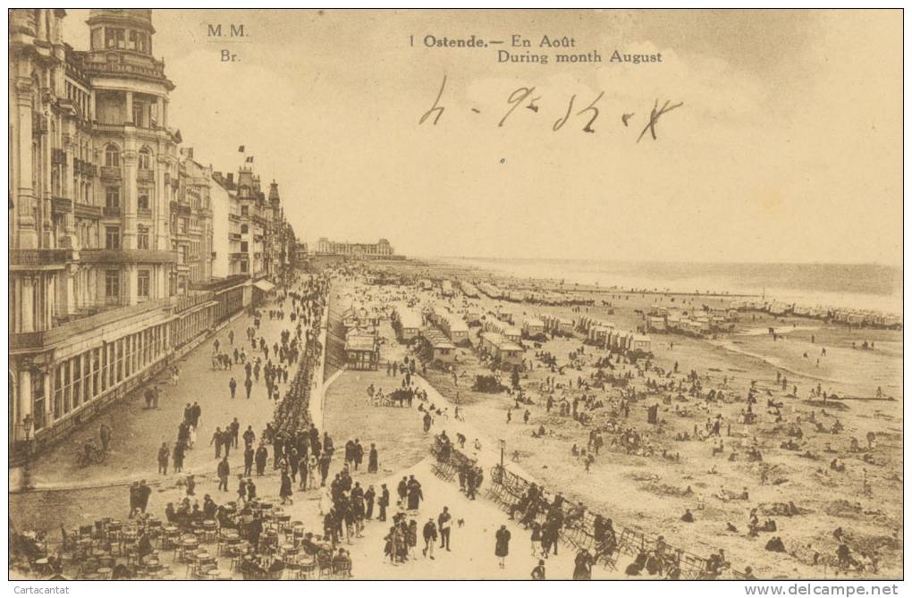 OSTENDE . LA PLAGE EN AOUT. CARTE POSTALE DE LES PREMIERES ANNEE DE 1900 - Autres & Non Classés