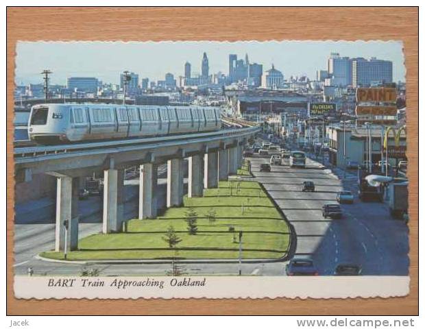 Oakland    Bart Train Approaching/cars - Oakland