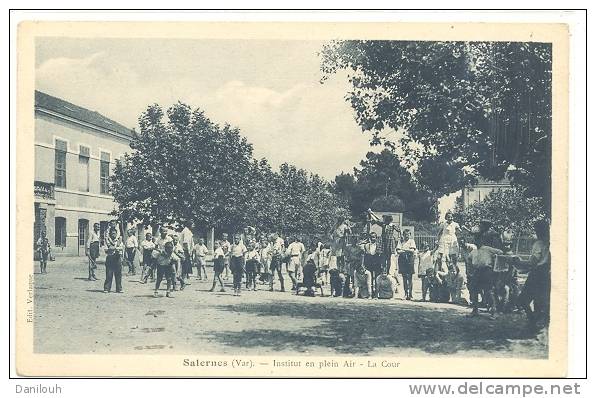 83 // SALERNES   Institut En Plein Air   La Cour - Salernes