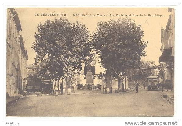 83 // LE BEAUSSET  Monument Aux Morts   Rue Portalis Et Rue De La République  / AUTOBUS - Le Beausset