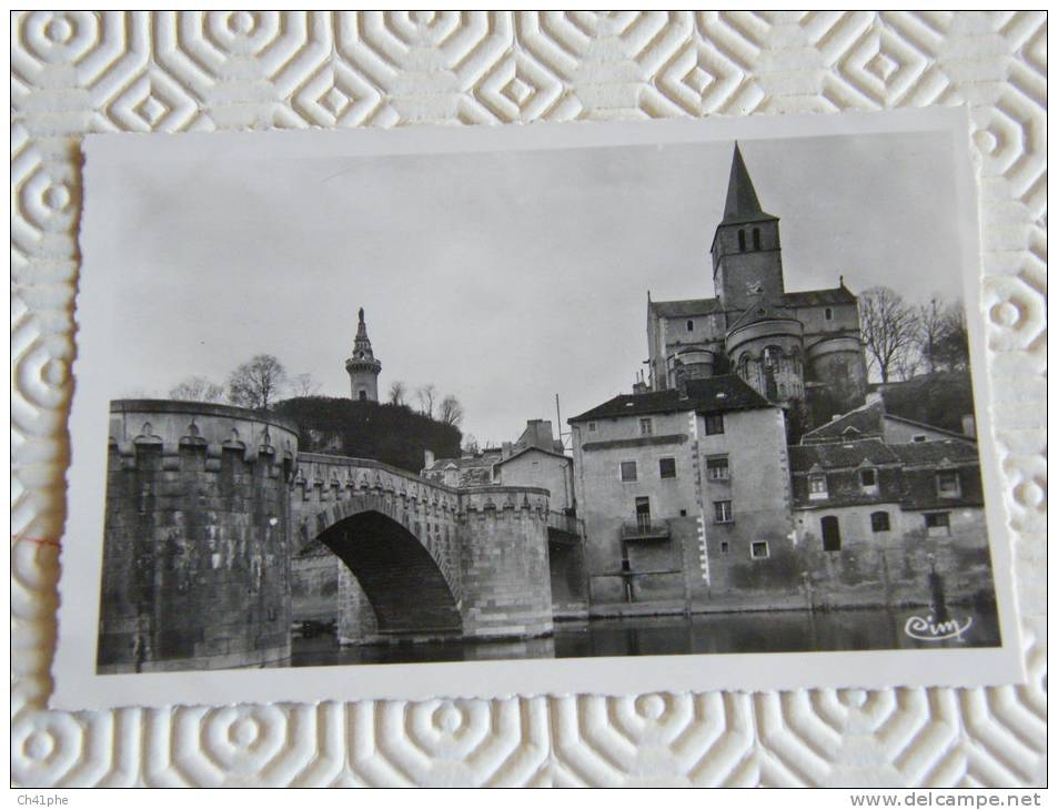 MONTMORILLON LE VIEUX PONT LA VIERGE DU CHATEAU ET L EGISE NOTRE DAME - Montmorillon