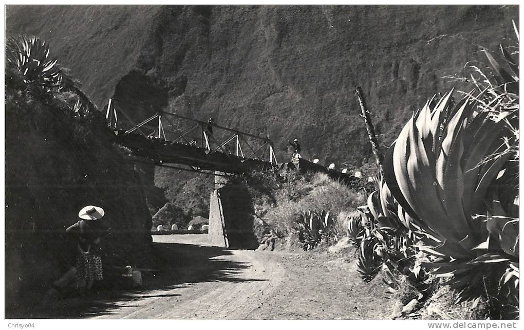 17Sc      LA REUNION CARTE PHOTO FORMAT CPA CILAOS LE PONT DE LA BOUCLE - Autres & Non Classés