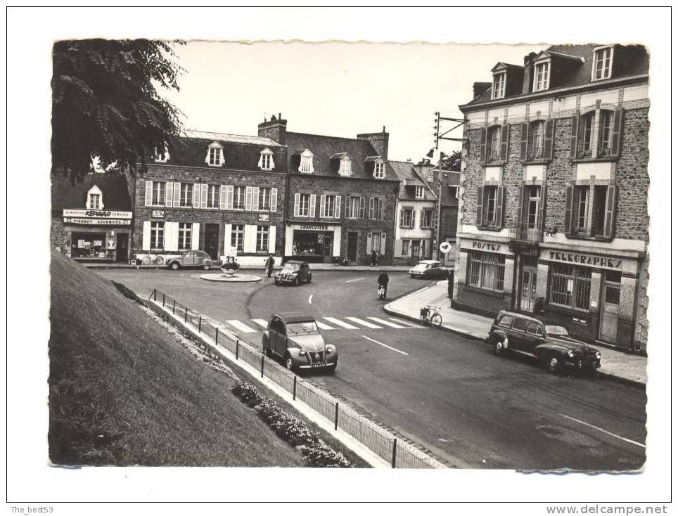 24  -  Lamballe  -  La Place De La Poste - Lamballe