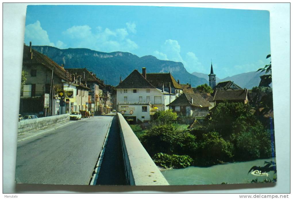 D 38 - Entre Deux Guiers - Vue Générale, Le Pont Sur Le Guiers, Au Fond, Les Montagnes De Chartreuse - Autres & Non Classés