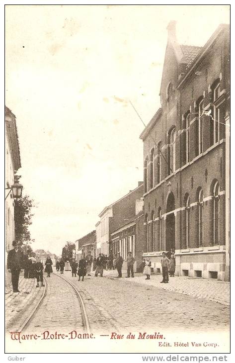 Wavre Notre Dame Rue Du Moulin Animation Voie De Tram Petit Accident A Droite Voir Scan. - Sint-Katelijne-Waver