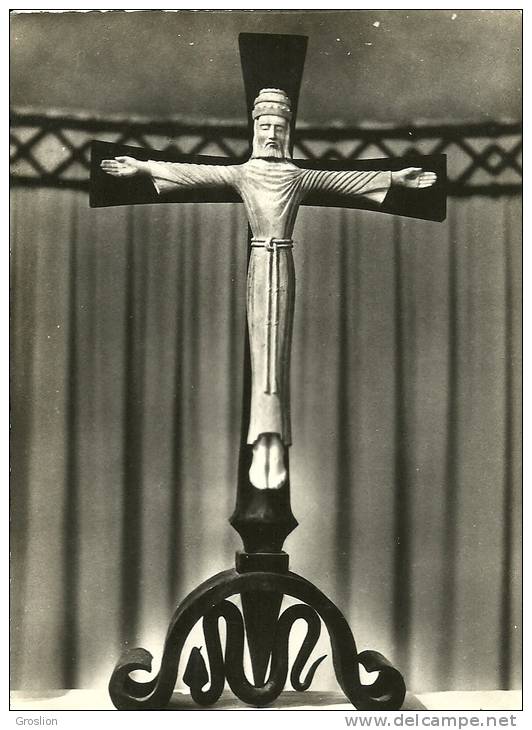 ABBAYE NOTRE DAME DE TOURNAY - LE CHRIST DU MAITRE AUTEL  BUIS SCULPTE PAR LES MONIALES D'OZON - Tournay