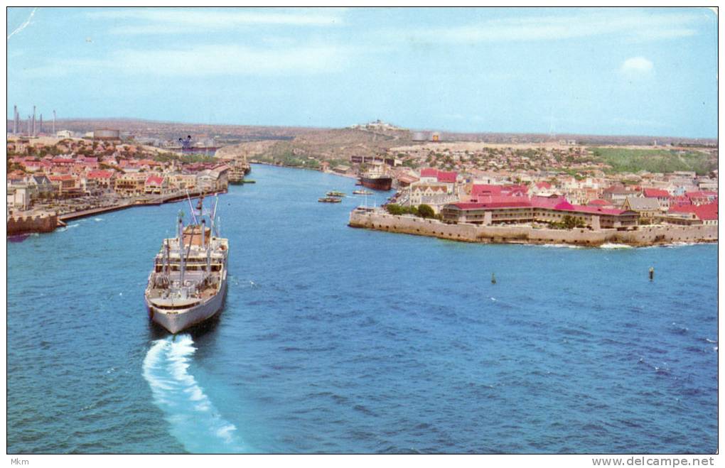 Steamer Approaching Entrance To Natural Habor Of Willemstad - Curaçao