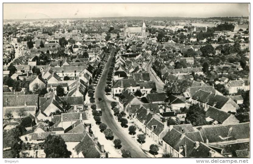 36 - CPSM Levroux - Avenue Général De Gaulle Et Vue D'ensemble - Autres & Non Classés