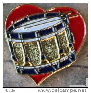 TAMBOUR - J'AIME - COEUR - Music