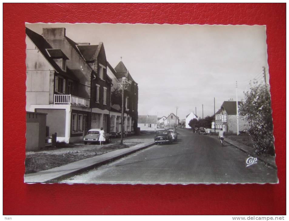 50 - KAIRON SUR MER - AVENUE DU MONT SAINT MICHEL ET LA TOQUE BLANCHE - AUTOS , DS , 403... - CPSM - BELLE CARTE - - Other & Unclassified