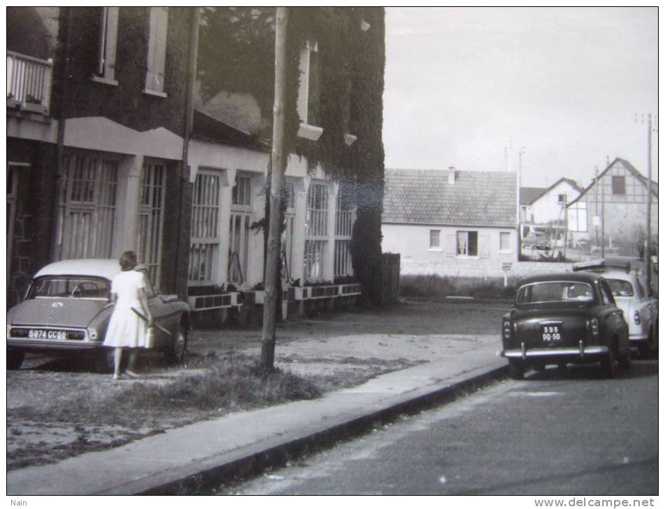 50 - KAIRON SUR MER - AVENUE DU MONT SAINT MICHEL ET LA TOQUE BLANCHE - AUTOS , DS , 403... - CPSM - BELLE CARTE - - Other & Unclassified