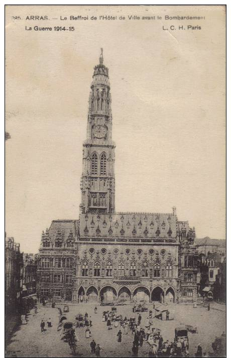 ARRAS -  SOUS LE BEFFROI DE L'HÔTEL DE VILLE AVANT LE BOMBARDEMENT  -  Guerre 1914-15 - Arras