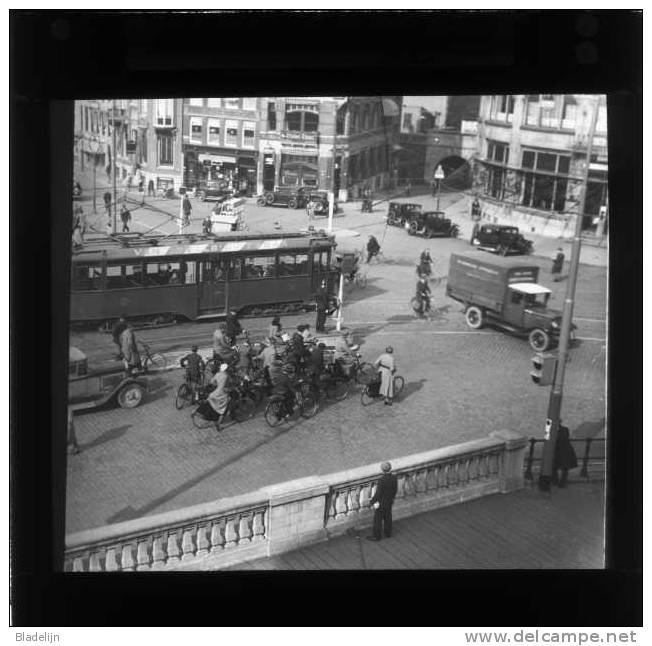 ROTTERDAM (Z.H.) - Unieke Verzameling Van 25 Originele Diapositieven (glasplaatjes) Met Straatbeelden Ca. 1920-1950 - Glasplaten