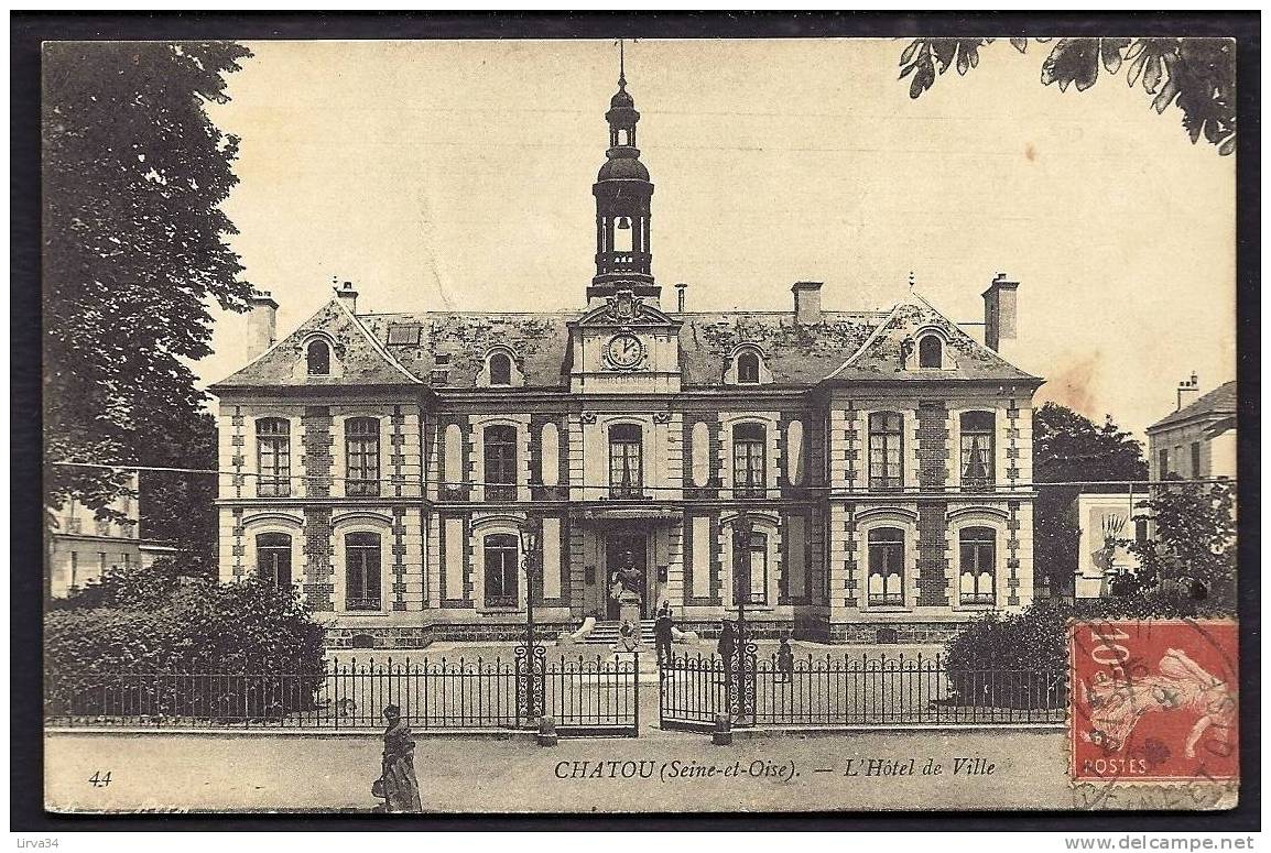 CPA  ANCIENNE- FRANCE- CHATOU (78)- L'HOTEL DE VILLE EN TRES GROS PLAN DE FACE AVEC ANIMATION- GRILLE- - Chatou