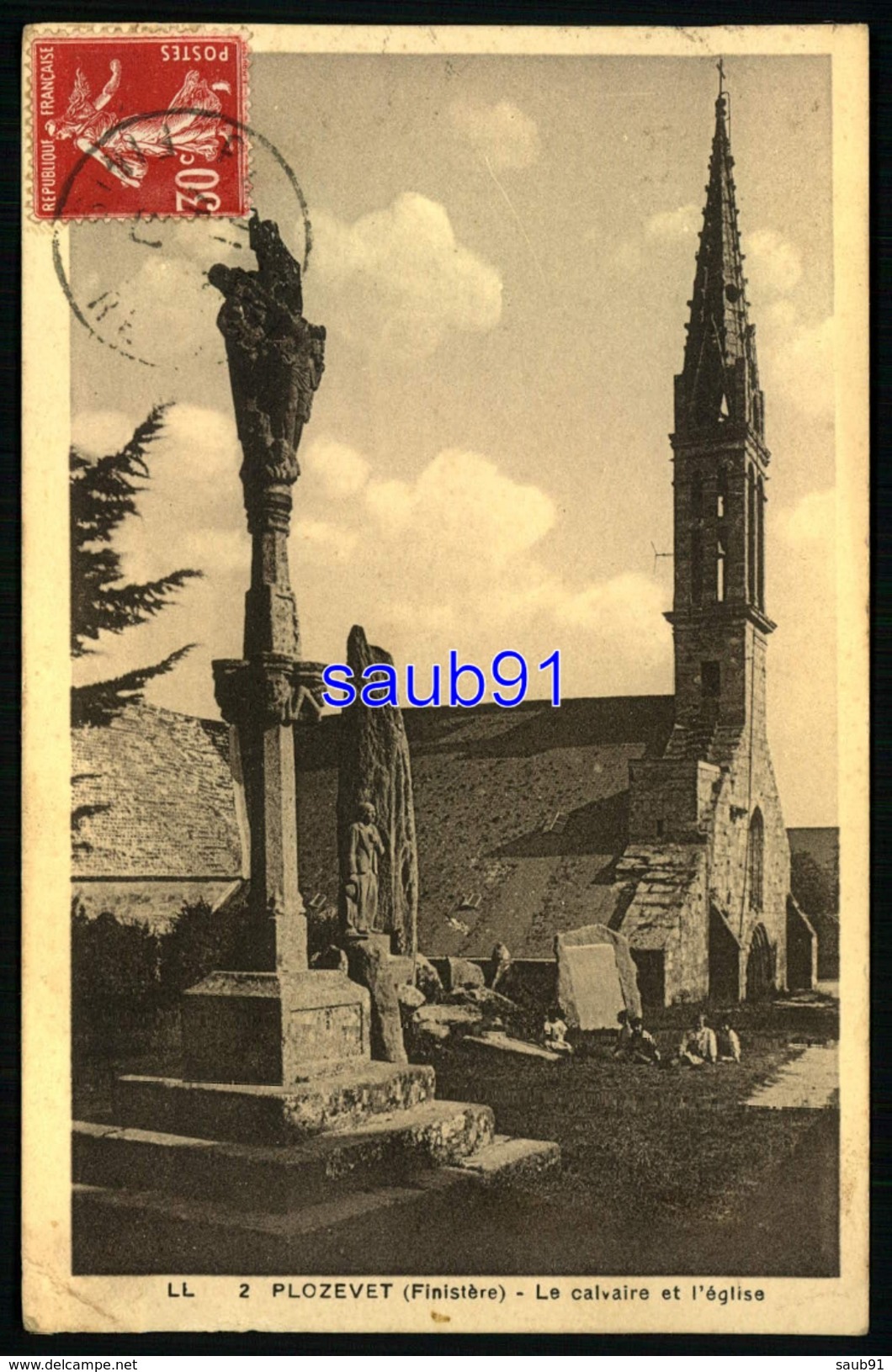 Lot De 2 CPA - Plozévet -  L'Eglise -   Réf : 18457 Le Calvaire Et L'Eglise - Réf:33811 - Plozevet
