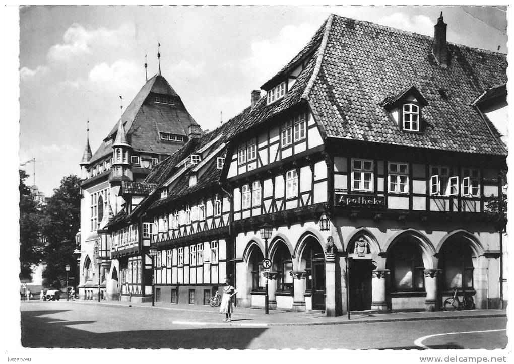 CPSM ALLEMAGNE CELLE MUSEE PATRIOTIQUE PHARMACIE LICE TOURNOI MORT DUC OTTO MONUMENT 1471 (2 SCANS) - Celle