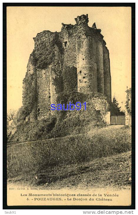 Pouzauges - Le Donjon Du Château   - Réf :18623 - Pouzauges