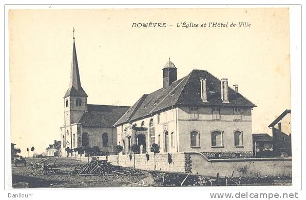 54 // DOMEVRE    L'église Et L'hotel De Ville, - Domevre En Haye
