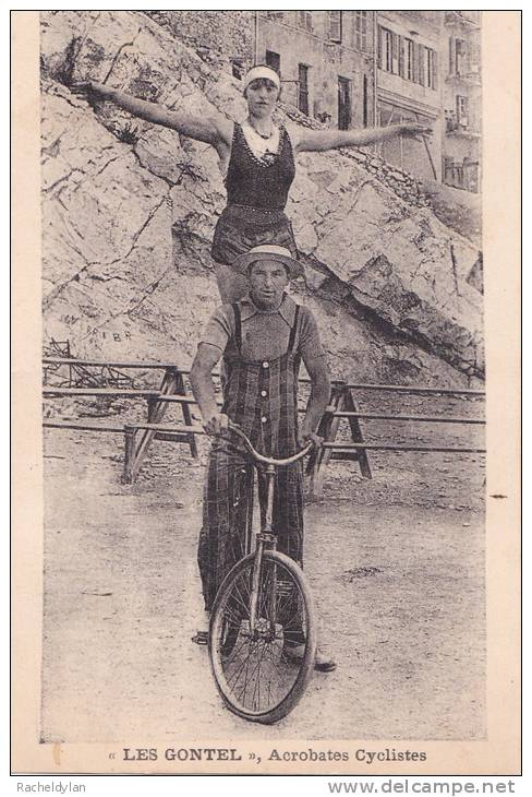 CARTE POSTALE  " LES GONTEL " Acrobates Cyclistes - Cirque