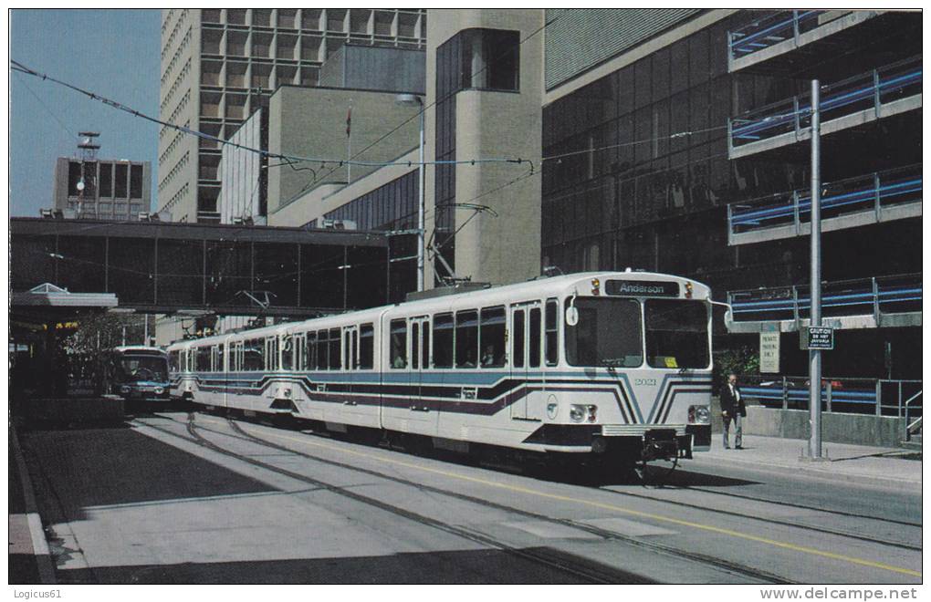 Trains ,Calgary LRT  Postcard Unused - Treinen