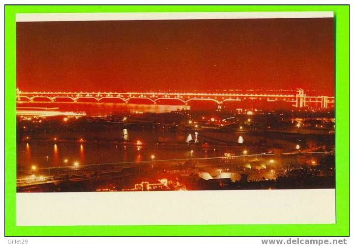 NANKING,CHINA - THE NANKING YANGTSE RIVER BRIDGE AT NIGHT - - Chine