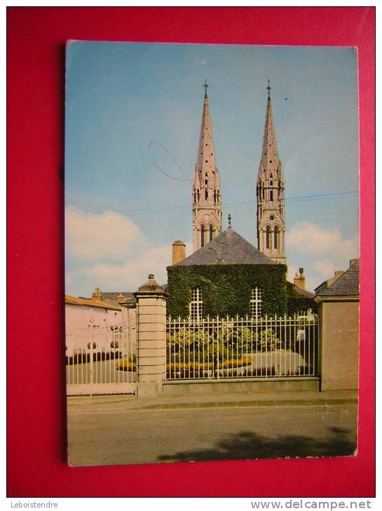 CPM-44-MACHECOUL-LA MAIRIE ET L'EGLISE -VOYAGEE 1971 -ATTENTION CARTE EN ETAT MOYEN / MAUVAIS ,NOMBREUX PLIS - Machecoul