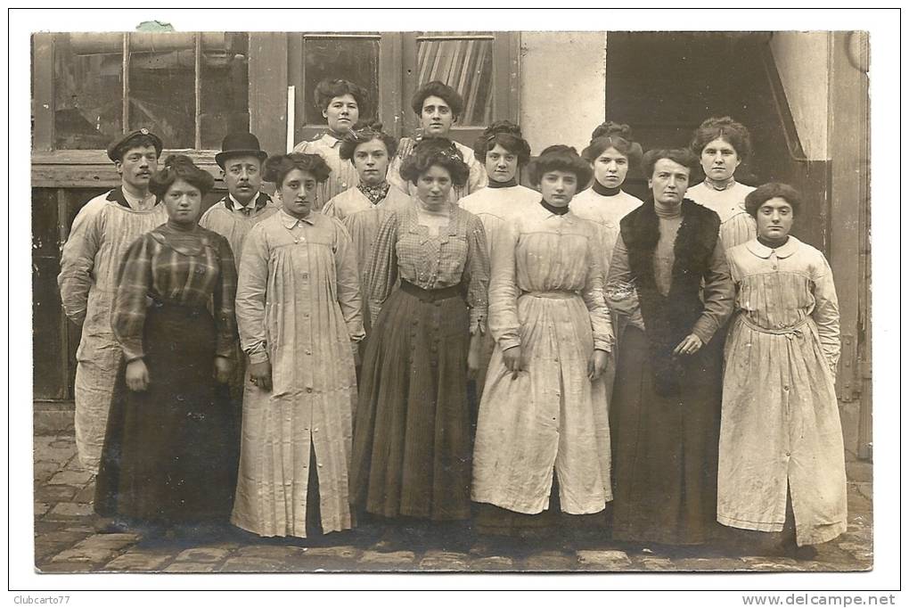 Paris 11ème (75) : Atelier De Menuiserie En 1910 (animée) PHOTO RARE. - District 11