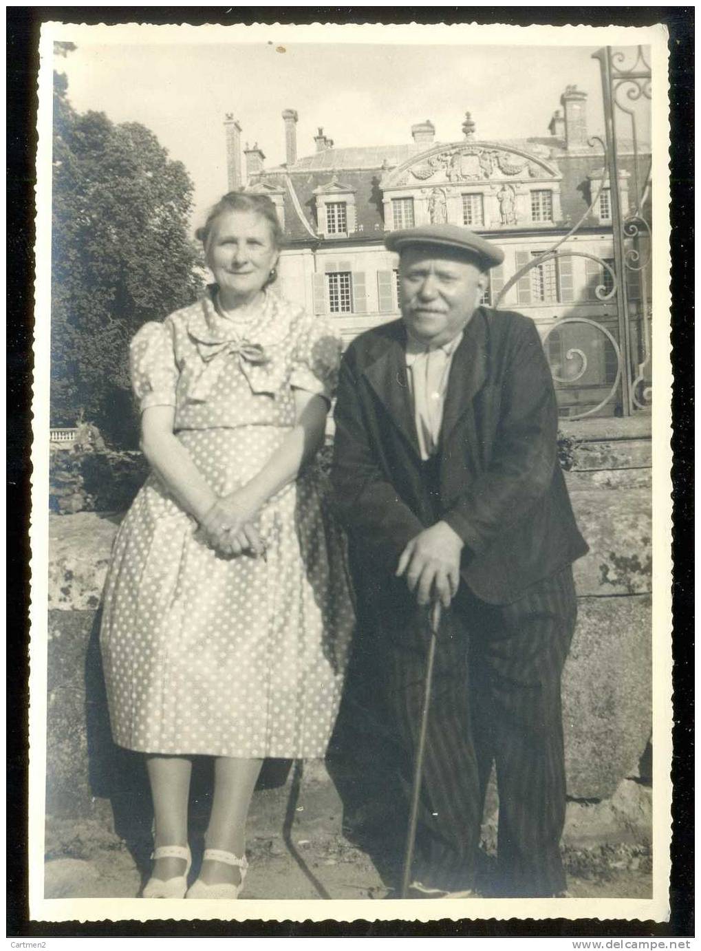 GRANDE PHOTOGRAPHIE ANCIENNE : COUPLE DEVANT LE CHATEAU DE GUIRY-EN-VEXIN PRES DE VIGNY VAL D´OISE 95 - Other & Unclassified