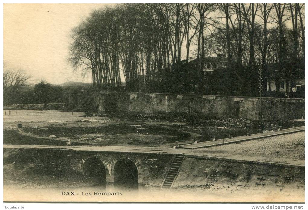 CPA 40 DAX LES REMPARTS - Dax