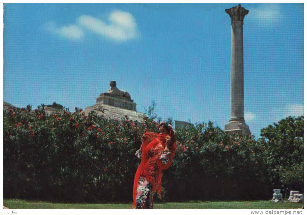 Egypt-Postcard- Alexandria- The Pompey´s Pillar And A Little Sphinx - Alexandrië