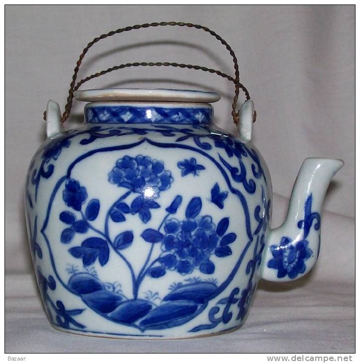 CHINA: Teapot White And Blue - Arte Asiatica