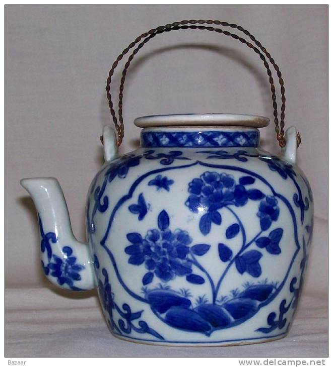 CHINA: Teapot White And Blue - Arte Asiatica