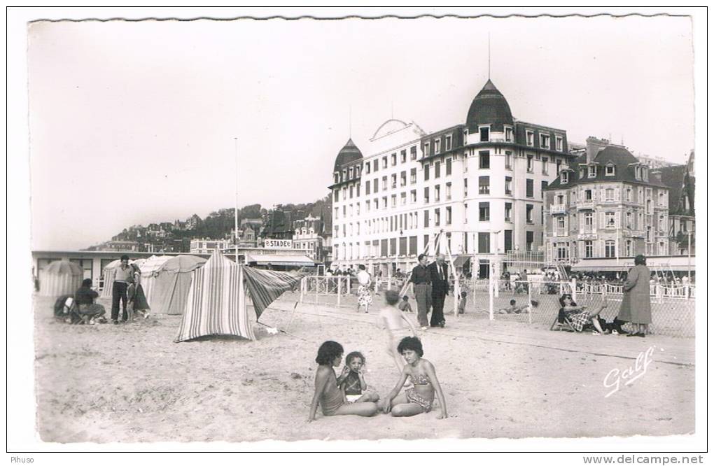 *1665*   TROUVILLE : La Plage Et Le Trouville Palace - Trouville