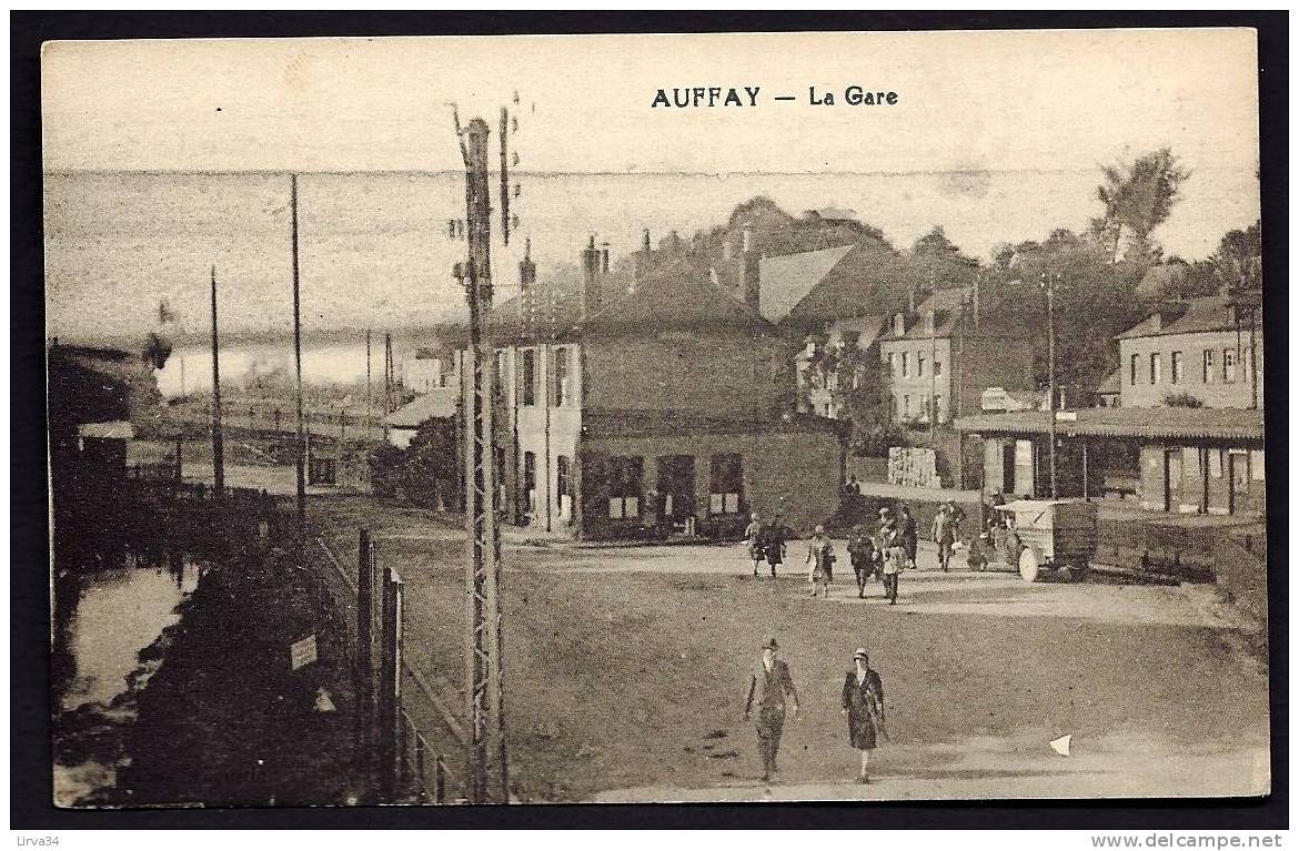 CPA  ANCIENNE- FRANCE- AUFFAY (76)- LA GARE COTÉ EXTERIEUR- TRES BELLE ANIMATION- FOURGONNETTE ANCIENNE- - Auffay