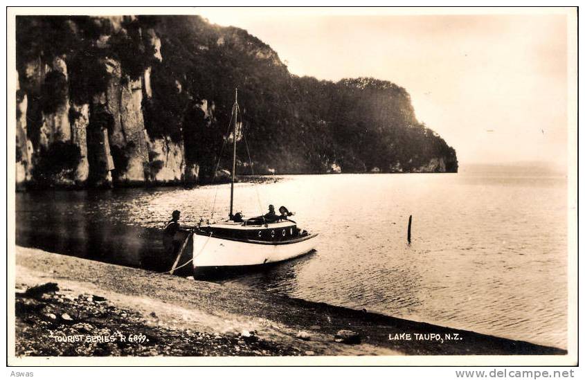 RPPC: YACHT ON LAKE TAUPO, NORTH ISLAND, NEW ZEALAND ~ ANIMATED - Nouvelle-Zélande