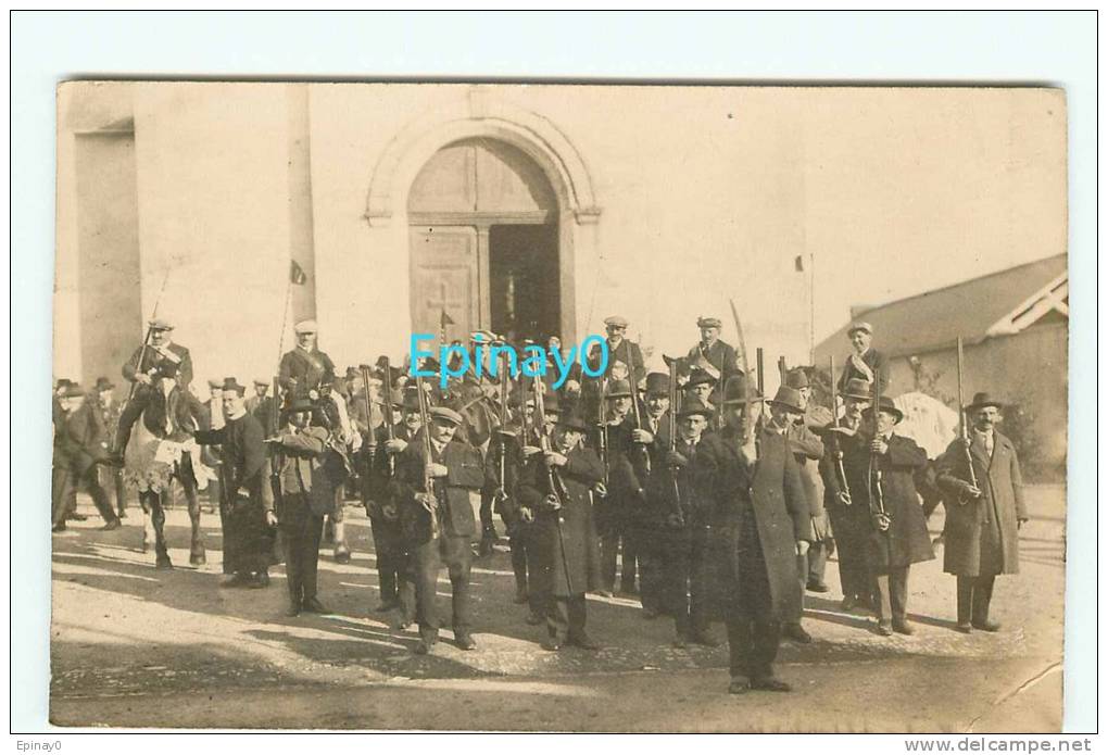 CARTE PHOTO à IDENTIFIER -  église - Prise D'armes - A Identifier