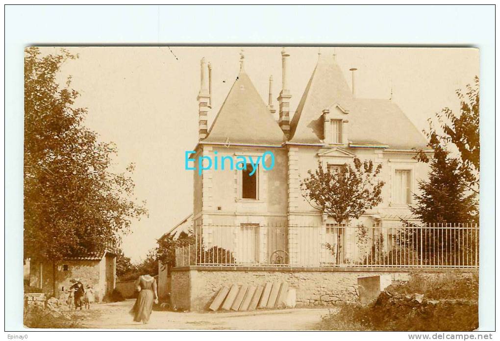 CARTE PHOTO à IDENTIFIER -  Château En ANJOU ?? - A Identifier