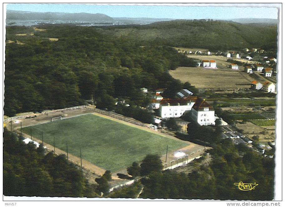 C.P.M. Creutzwald - Hôpital Et Terrain De Sports - Creutzwald