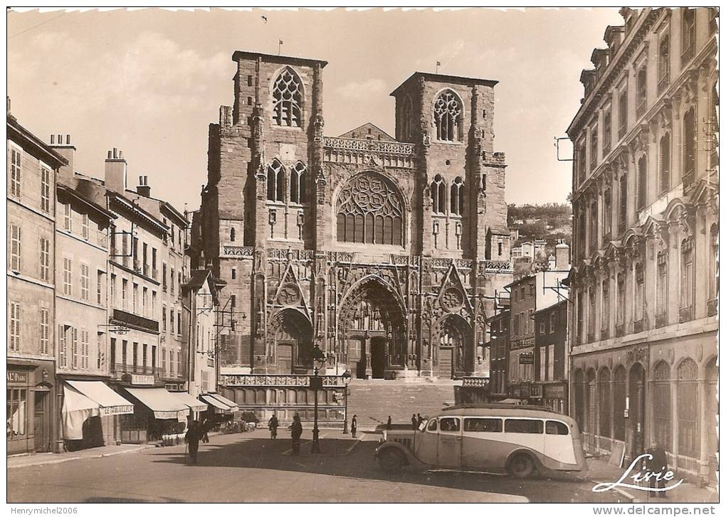 Automobile - Bus Autocar A Vienne ( Isère) - Bus & Autocars