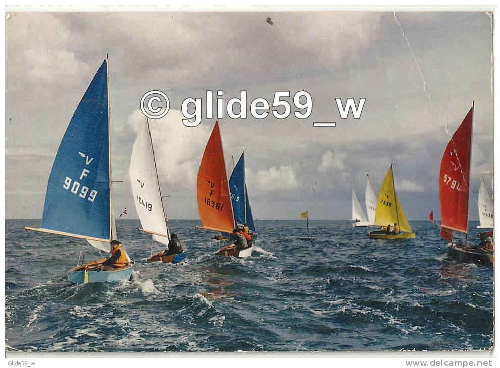 Bateaux De Plaisance - Voiliers - Vauriens En Régate - Sailing